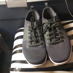 Women’s Reebok tennis shoes